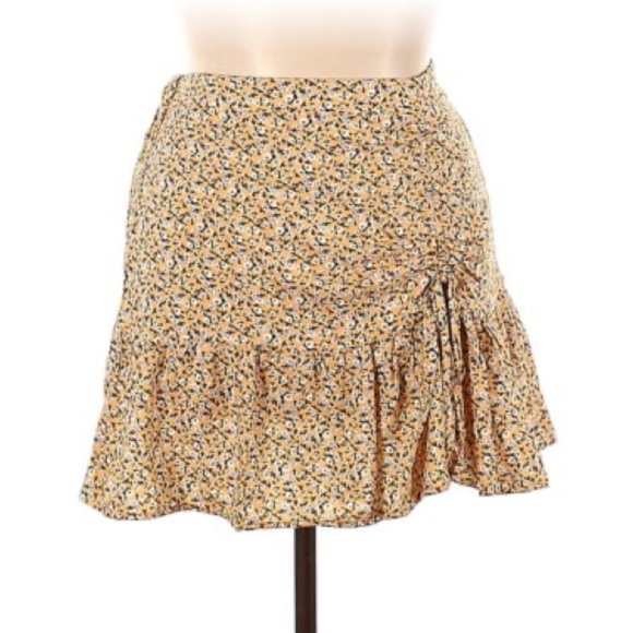 wild fable Dresses & Skirts - Wild fable yellow floral mini skirt